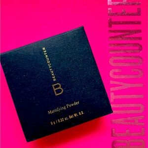 Beautycounter Mattifying Powder - new in box (old packaging).